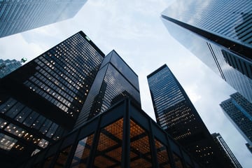 How to choose between startups and corporate companies?